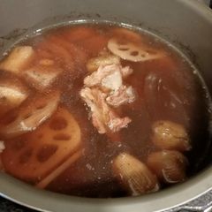 Chinese Soup: Kudzu Root (Fenkok), Pork Ribs with Lotus Roots A picture of Chinese Soup: Kudzu Root (Fenkok), Pork Ribs with Lotus Roots.
