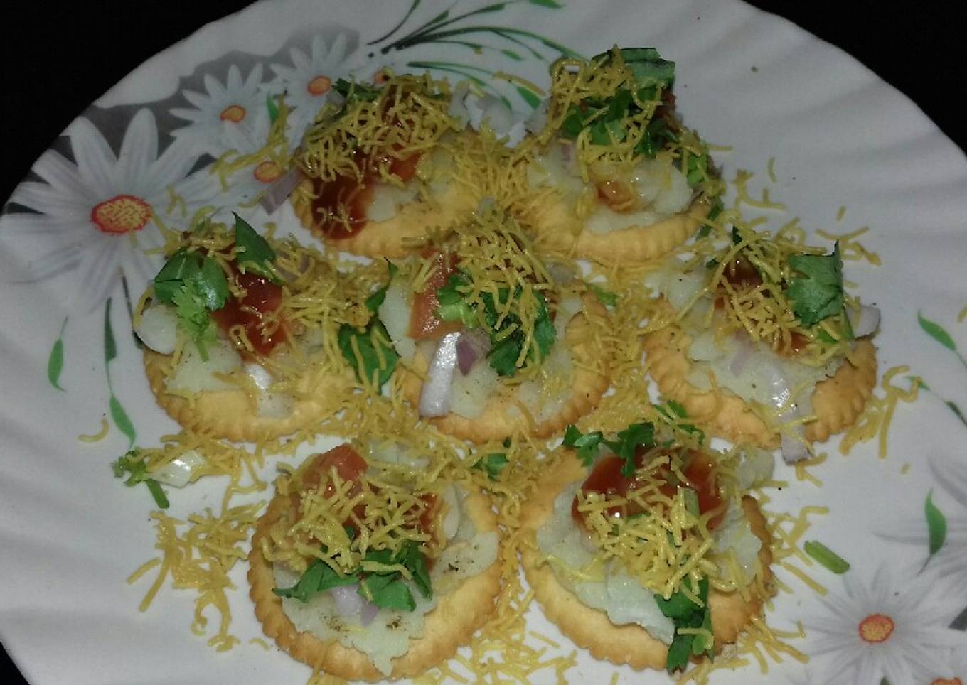 Monaco biscuit chaat