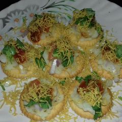 A picture of Monaco biscuit chaat.