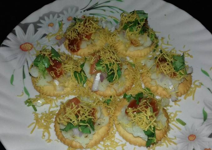 Recipe: Delicious Monaco Biscuit Chaat - RecipeReference