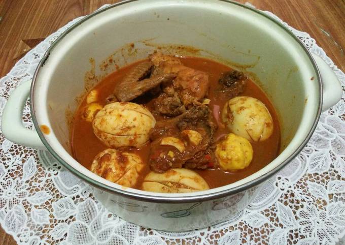 Sayur Ayam dan Telur Bumbu Rendang