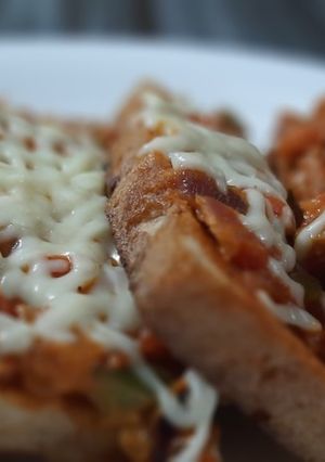 A picture of Pizza Toast.