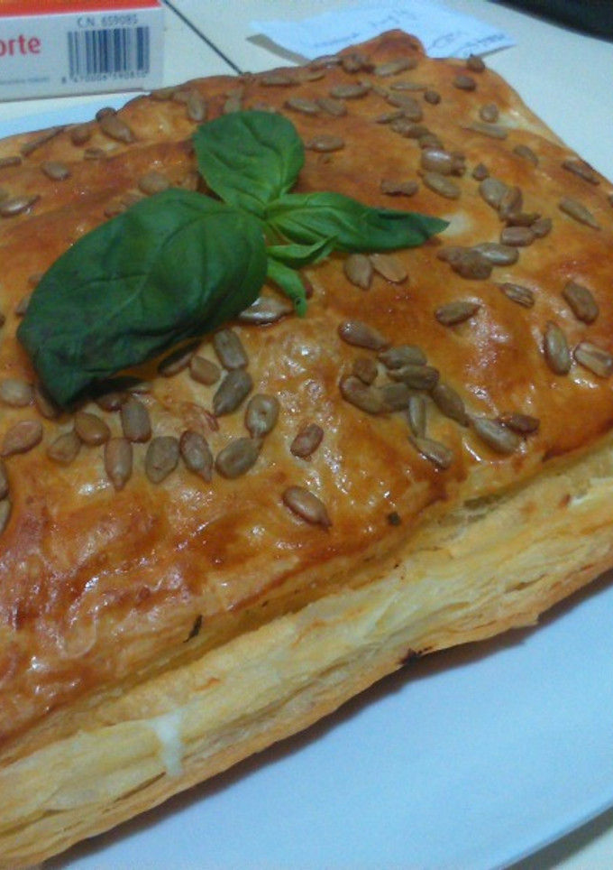 Una foto de Hojaldre de salmón y crema de queso