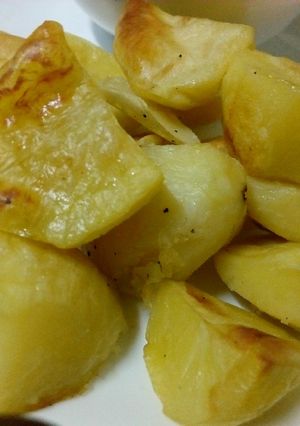 A picture of Oven grilled potatoes.