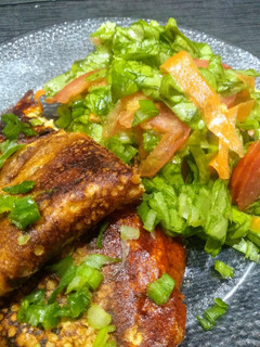 Una foto de Omelette esponjoso con ensalada fresca 🤗