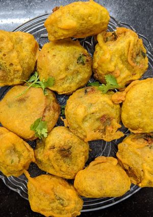 बटाटा वडा (batata vada recipe in marathi) रेसिपी चे मुख्य फोटो 