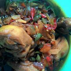 A picture of Ayam masak kecap.