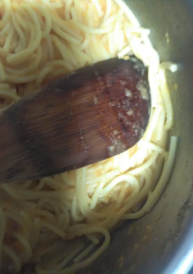 Una foto de Espaguetis con tomate natural