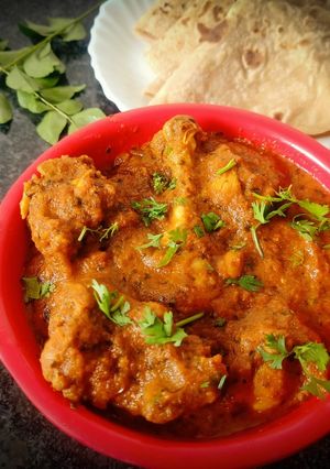 A picture of Curry patta Wala chicken.
