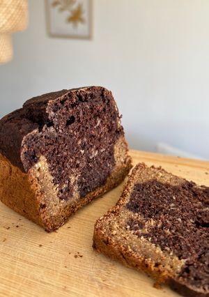 Una foto de Budín Marmolado de Banana, Avena y Cacao Sin Azúcar