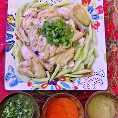 A picture of Authentic Hainanese Chicken Rice.