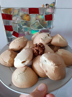 عکسی از دستور شیرینی پفکی گردویی