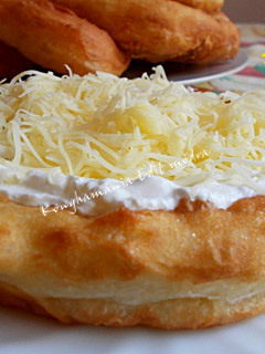 Duplán sajtos joghurtos lángos recept fotója