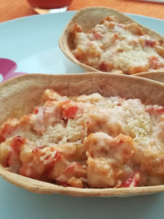 Una foto de Barquitas cremosas de pollo y verduras gratinadas