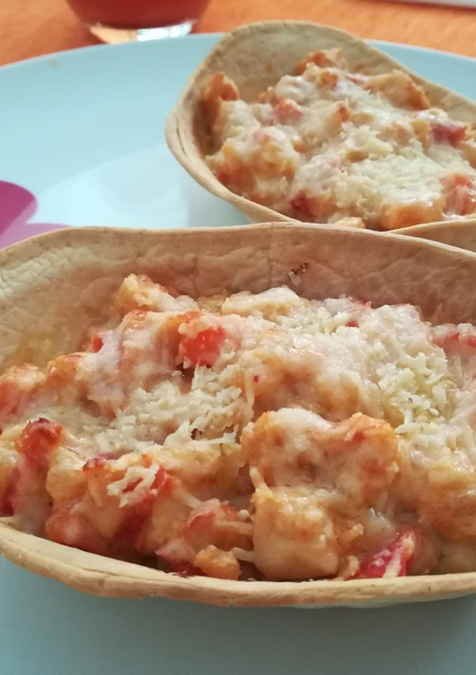 Una foto de Barquitas cremosas de pollo y verduras gratinadas