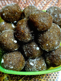 आंवले की खट्टी मीठी गोलियां रेसिपी मुख्य फोटो