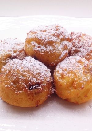 Foto di Big frittelle di semolino e uvetta morbide