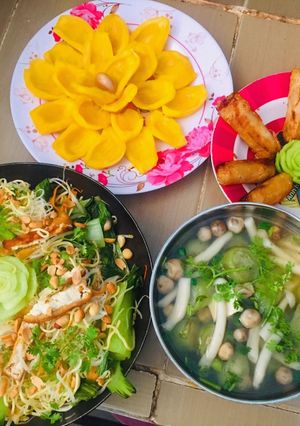 Hình của món Cơm chayMì bún xào rau củCanh mướp nấmChả giò chay.