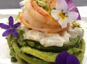 Una foto di linguine con gamberi
