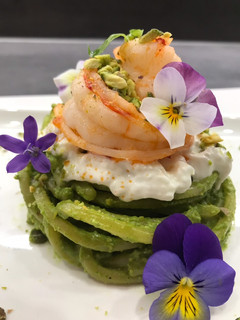 Foto di Spaghetti alla chitarra con pesto di pistacchi, burrata e gamberi