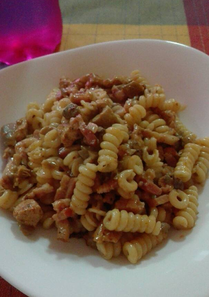 Una foto de Pasta con pollo y bacon