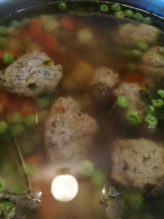 Sertésmájgombócos leves recept fotója