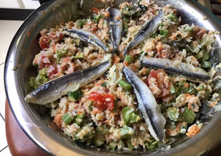 Recette: Salade de riz épicée aux légumes et anchois sauce crème