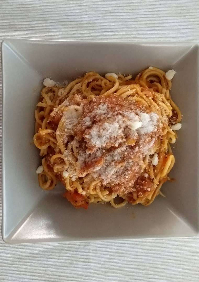 Una foto de Pasta fresca con atún (Spaghetti)