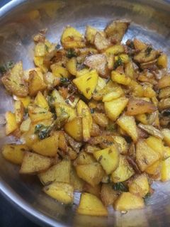 बटाटा फ्राय भाजी (batata fry bhaji recipe in marathi) रेसिपी चे मुख्य फोटो 