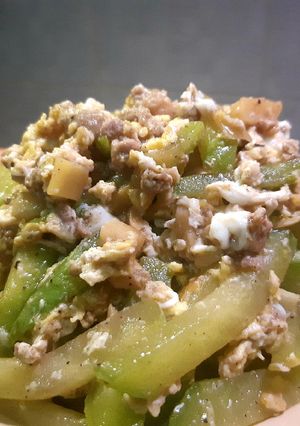 รูปของ ฟักแม้วผัดไข่ทานได้ทั้งเปลือก+เมล็ด Stir fried Whole Chayote