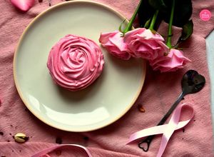 Une photo de Tartelettes "Aïcha" pour octobre rose (pistache, framboise, rose)