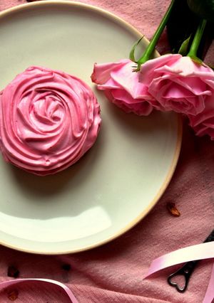 Une photo de Tartelettes "Aïcha" pour octobre rose (pistache, framboise, rose)