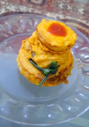 A picture of Stuffed onion pokara.