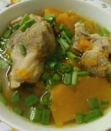 canh bí đỏ xương