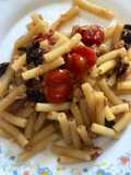 Pasta con tonno e olive