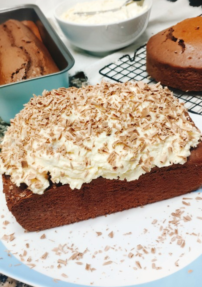 Una foto de Plum cake de chocolate con cobertura de queso