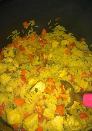 Una foto de Arroz amarillo con pollo