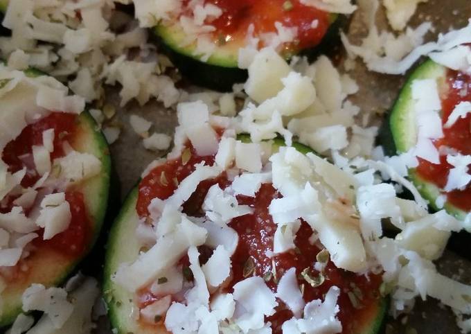 Low Carb Zucchini Pizza