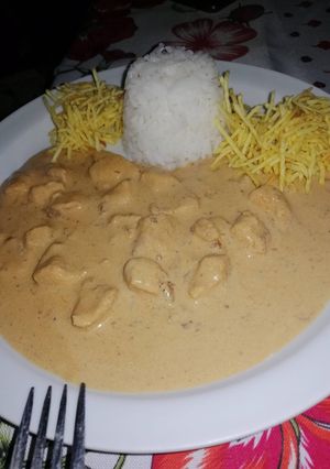 Una foto de Strogonoff de pollo