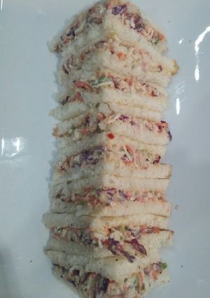 A picture of Rainbow chicken cold sandwich.