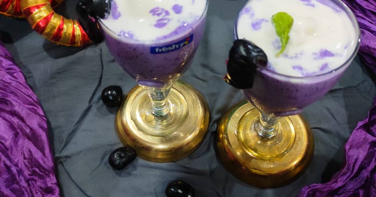 Black plums milkshake Recipe by Nidhi Sanghvi Cookpad