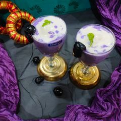 A picture of Black plums milkshake.