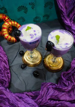 A picture of Black plums milkshake.