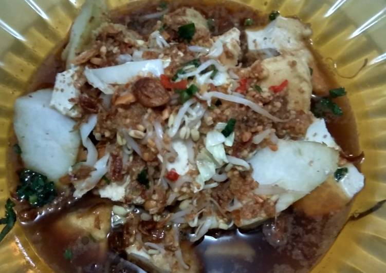 Ketupat tahu magelang