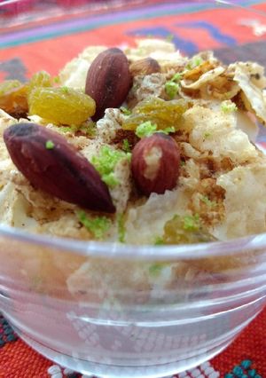 Una foto de Yogurt griego refrescante con crujientes
