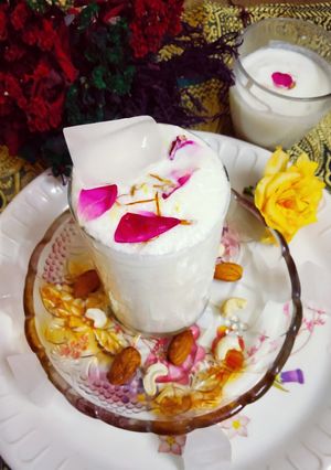 पंजाबी केसरिया लस्सी (punjabi keshariya lassi recipe in Hindi) रेसिपी मुख्य फोटो