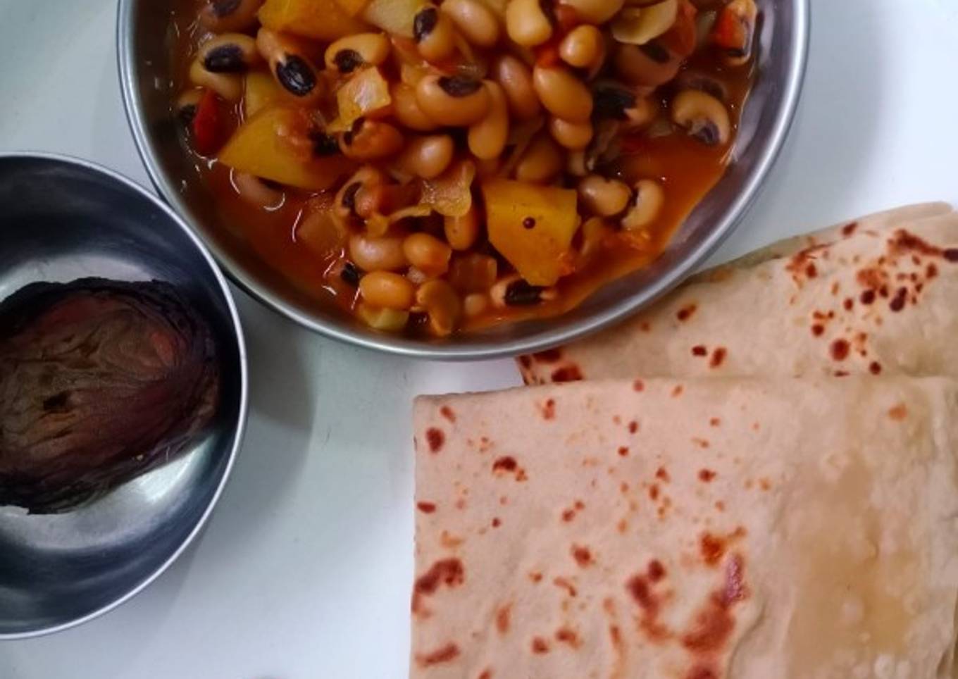 Chavali chi Usal(black eyed beans gravy)