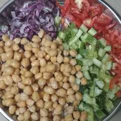A picture of Ensalada de garbanzos - mediterránea.