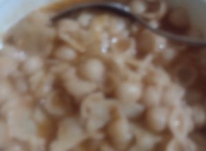 Una foto de Sopa de caracol #1 con jitomate natural 🍅y con puré de tomate🍅