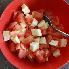 Una foto de Tomate con queso, pa' la once!